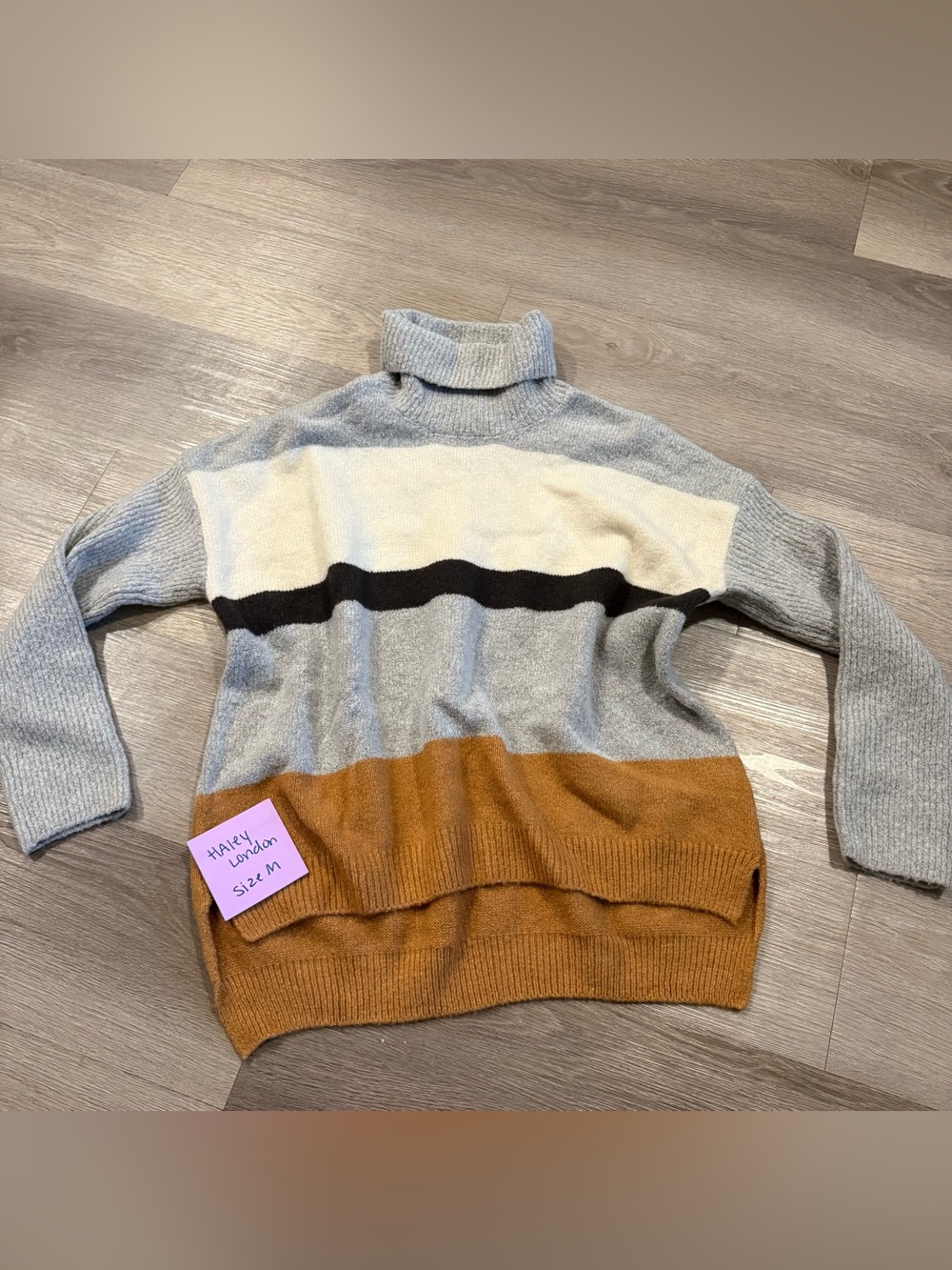 Women’s Colorblock Turtleneck Sweater in Gray/Cream/Camel